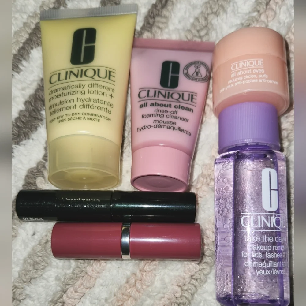 Christmas price reduction sale. NWT Clinique Makeup Moisture Surge gift set - Picture 1 of 8